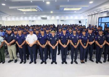Jefe de la Policía recorre el Este y orienta a los agentes