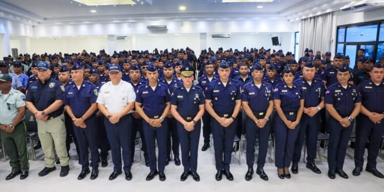 Jefe de la Policía recorre el Este y orienta a los agentes