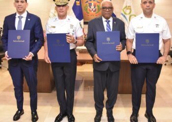 Firman resolución que beneficia a jubilados y pensionados de la Policía