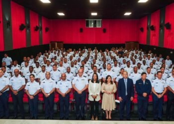 Mujer lleva jornada contra violencia a la Fuerza Aérea
