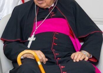 Monseñor de la Rosa y Carpio : Congreso es símbolo vivo de la democracia