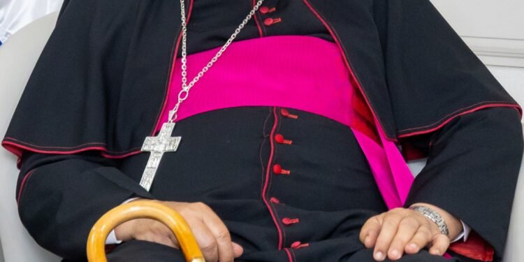 Monseñor de la Rosa y Carpio : Congreso es símbolo vivo de la democracia