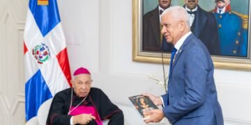 Senado reconoce a monseñor Ramón Benito de la Rosa y Carpio