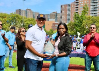 Gran torneo de béisbol de la FDDNY reúne a 48 equipos y celebra 40 años de deporte y comunidad