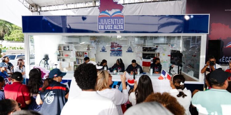 MINERD destaca participación de jóvenes en histórica jornada de lectura continua