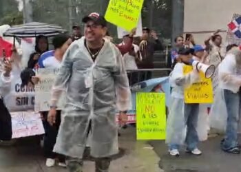 Protestan en NY durante acto presidido por el presidente Abinader