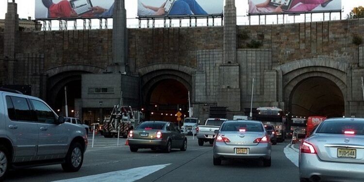 Multarán en NY a conductores por exceso de velocidad en zonas de construcción