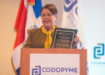CODOPYME reconoce trayectoria y aportes de Maira Morla Pineda al desarrollo de las MIPYMES