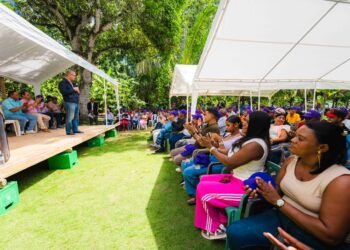 Gonzalo Castillo enciende la maquinaria productiva en la provincia Duarte