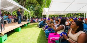 Gonzalo Castillo enciende la maquinaria productiva en la provincia Duarte