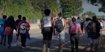 Se desconoce si hay dominicanos entre más de 600 inmigrantes que caminan hacia frontera de México con EE. UU.