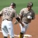 Cronenworth pega 2 jonrones para que Padres derroten 7-3 a Marlins y se acercan a Playoffs