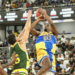 Juan Miguel Suero se dispone a encestar dos puntos en el choque que Mauricio Báez se impuso 80-77 a San Carlos