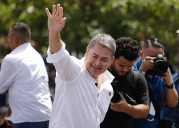 Juez hondureño desestima caso de fraude y lavado de dinero contra el expresidente Hernández