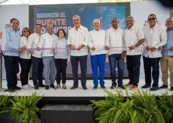 Abinader inaugura puente Los Hierros en Baní, conectará comunidades y fortalecerá producción agrícola
