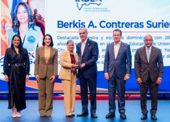 Abinader reconoce a 14 dominicanos destacados en Estados Unidos mediante el Index
