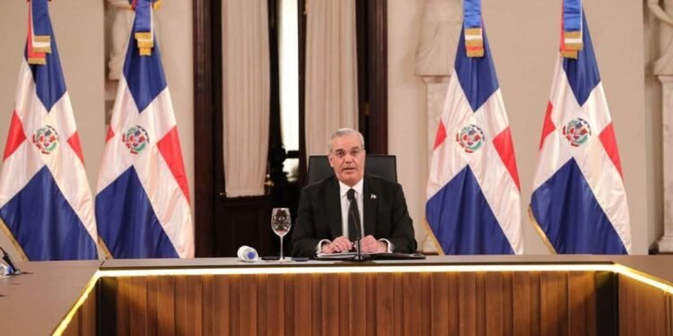 Gobierno destaca tasa de pobreza monetaria bajó 2.9 puntos este año con respecto a 2025