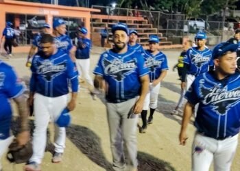 Doble triunfo de Cuervos y La Máquina clasifica como cabezas de grupo en el torneo Rubén Pimentel de softbol del DN