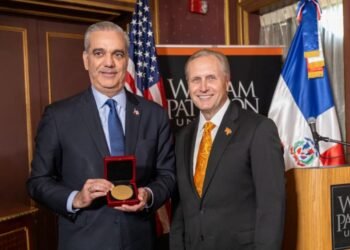 Abinader recibe la Medalla Presidencial de William Paterson University