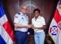 Comandante general de la FARD comparte con la primer teniente Marileidy Paulino