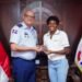 Comandante general de la FARD comparte con la primer teniente Marileidy Paulino