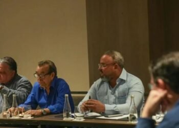 Industria y Comercio fortalece diálogo con transportistas para mitigar impacto del mercado internacional