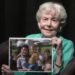 Hallan a la misteriosa mujer del video del asesinato de JFK 62 años después