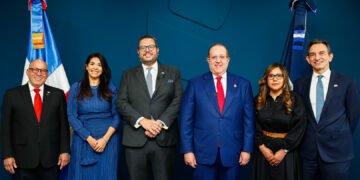 Ministro Magín Díaz juramenta a Enmanuel Cedeño Brea como nuevo superintendente de Bancos