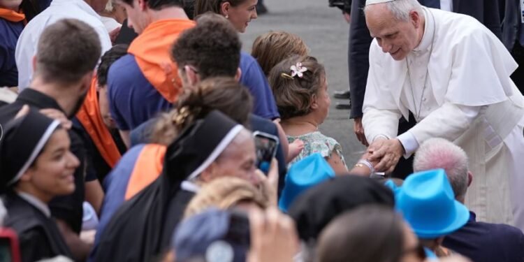 Sobrevivientes de abusos elogian la reunión con el papa León XIV; dicen que los escuchó