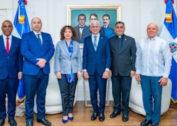 Presidente del Senado recibe a embajadora de España y abordan cooperación en ciberseguridad