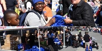 UBA entrega cientos de bolsas con alimentos en El Bronx