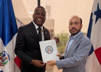 Robert Martínez asume control de Captura de Visas en Consulado dominicano en Panamá