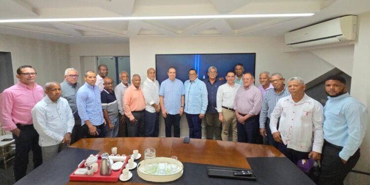 Exministros y exdirectores agropecuarios de Danilo Medina se suman a Francisco Javier García