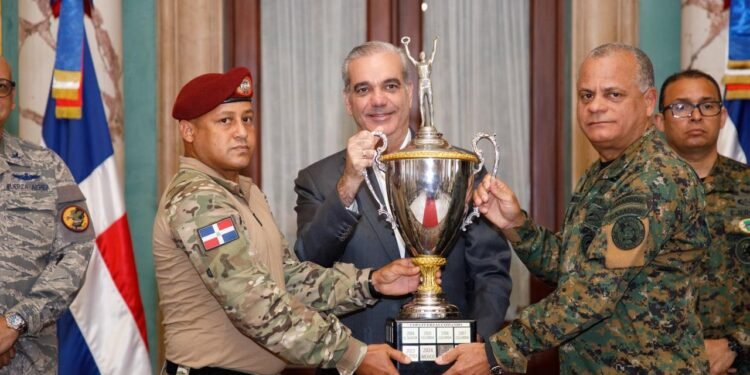 Abinader celebra hazaña: dominicanos pasan de la retaguardia a la vanguardia