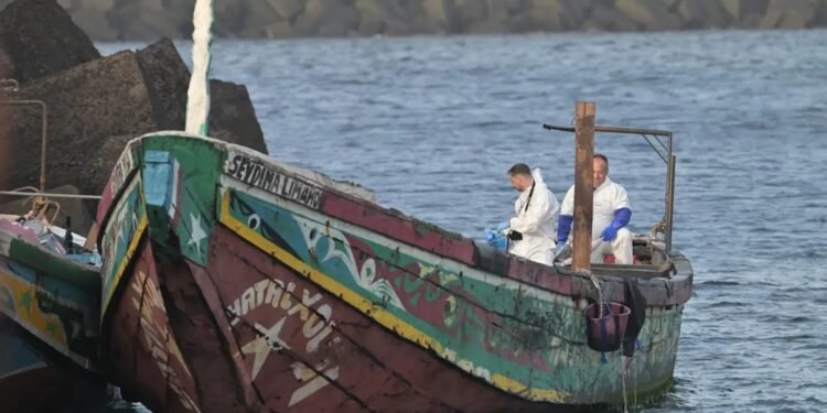 Más de 80 muertos en un cayuco a la deriva al sur de Canarias tras 26 días en el mar