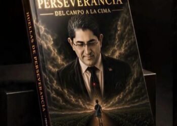 De las vacas al éxito: Periandro Delgado cuenta su historia en “Huellas de Perseverancia”
