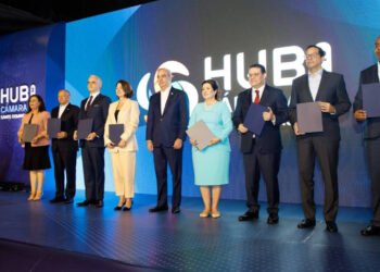 Gobierno dominicano y Amazon Web Services lanzan programa de 50,000 becas para capacitar en inteligencia artificial y computación en la nube