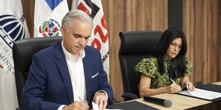MINERD y ADOZONA acuerdan fortalecer vinculo entre educación técnico-profesional y zonas francas