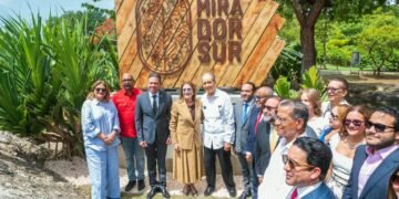 Carolina Mejía oficializa nombre Parque Mirador Sur Dr. Joaquín Balaguer con develizamiento de tarja