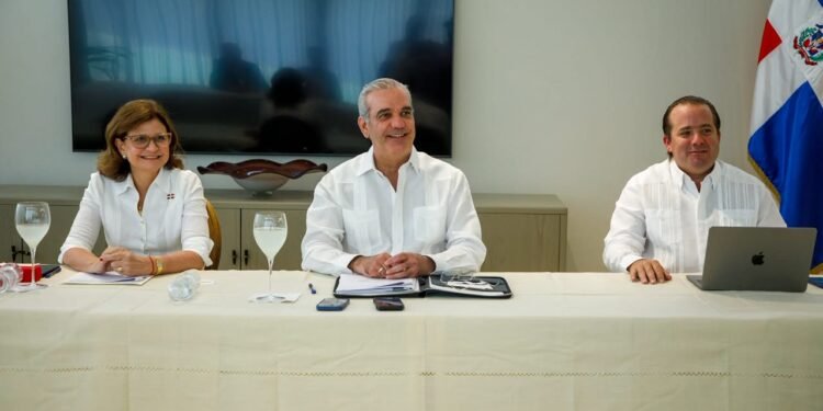 Abinader anuncia RD$10,700 millones en inversiones para fortalecer agua y hospitales en Santiago