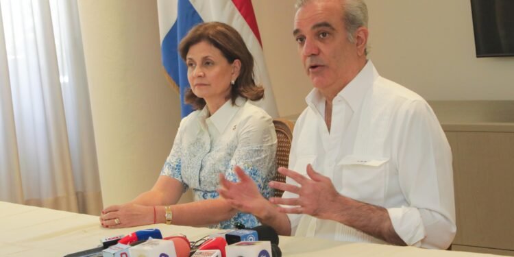 Abinader informa ampliación a cuatro carriles de la carretera hacia Licey al Medio