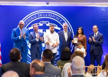 Abinader pone en marcha Pasaporte Electrónico dominicano en NY, NJ y Boston