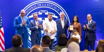 Abinader pone en marcha Pasaporte Electrónico dominicano en NY, NJ y Boston