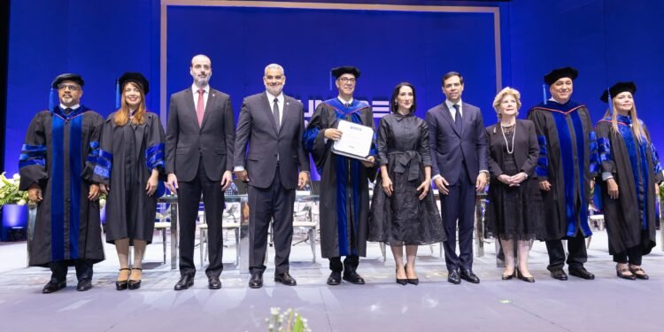 Unapec reconoce trayectoria de José Mármol con Doctorado Honoris Causa