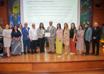 FCES-UASD aborda el impacto de la IA en el futuro del turismo