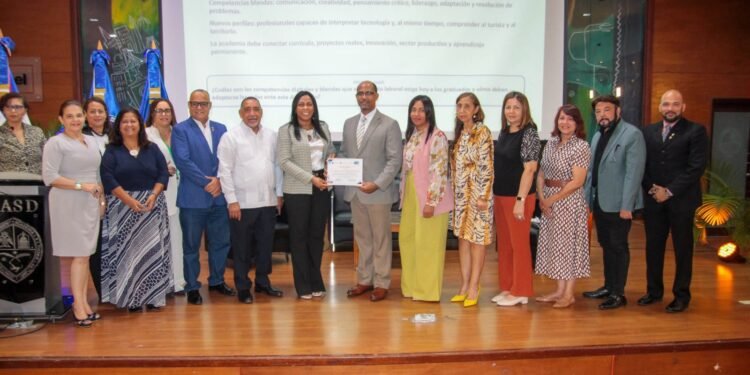 FCES-UASD aborda el impacto de la IA en el futuro del turismo
