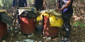 En Azua desmantela laboratorio clandestino de bebidas alcohólicas adulteradas