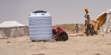 La escasez de combustible en Yemen hace más difícil huir del conflicto hacia Yibuti