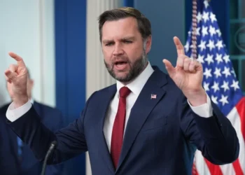 Vance dice que la lucha contra Irán no es una “guerra” mientras Trump lidia con conflicto impopular