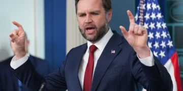 Vance dice que la lucha contra Irán no es una “guerra” mientras Trump lidia con conflicto impopular